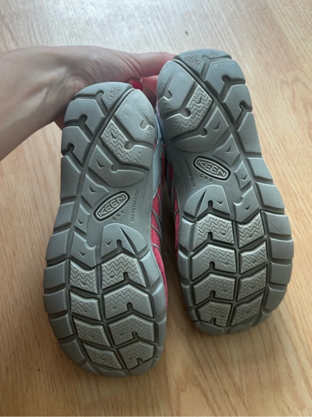 Keen girl’s sneakers pink grey outdoor washable back to school bungee laces sz 3